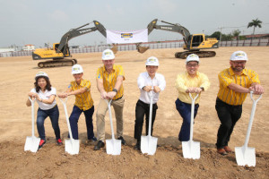 From left to right: Ms. Amornrat Bunyongsin GM-Central Plaza Westgate; Ms. Lacia Sherlock, IKEA Retail Project Leader for Ikano Private Limited; Mr.Sebastian Hylving, Expansion Director for Ikano Private Limited; Mr. Narit Ratanaphichetchai, Executive Vice President-Business Development Central Pattana Public Company Limited; Mr. Isareit Chirathivat, Vice President of Property Management, Central Pattana Public Company Limited; Mr. Mike King, the IKEA Retail Director for Ikano Private Limited